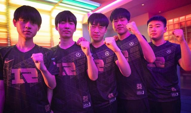 用她的冷静 用她的冷静